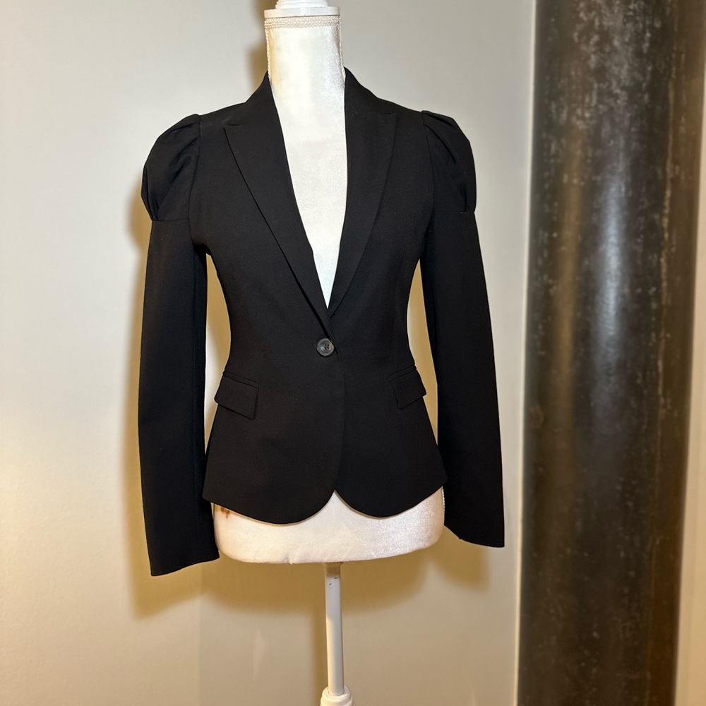 Unique Zara blazer with subtle puff sleeves, black, size M
